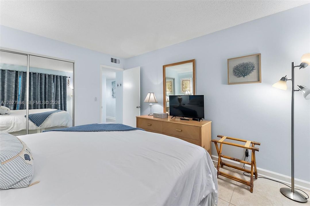 For Sale: $575,000 (1 beds, 1 baths, 638 Square Feet)
