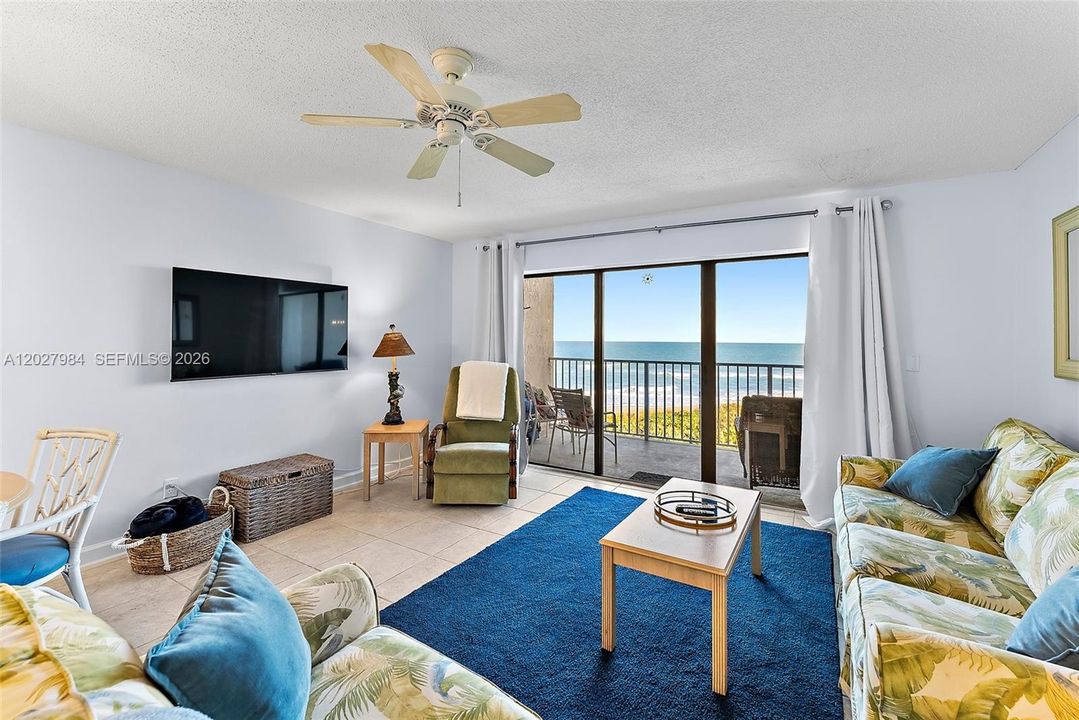 For Sale: $575,000 (1 beds, 1 baths, 638 Square Feet)