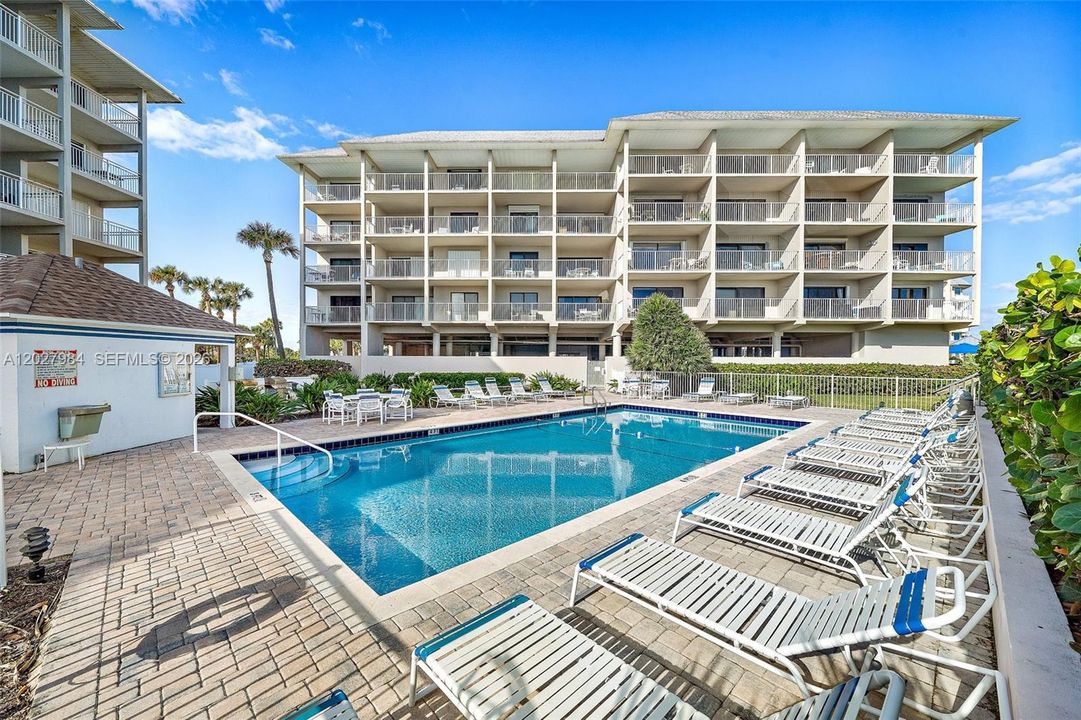 For Sale: $575,000 (1 beds, 1 baths, 638 Square Feet)