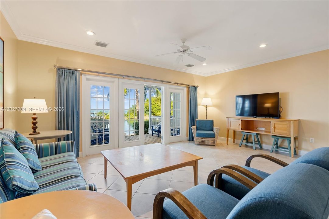 For Sale: $872,500 (3 beds, 2 baths, 1320 Square Feet)