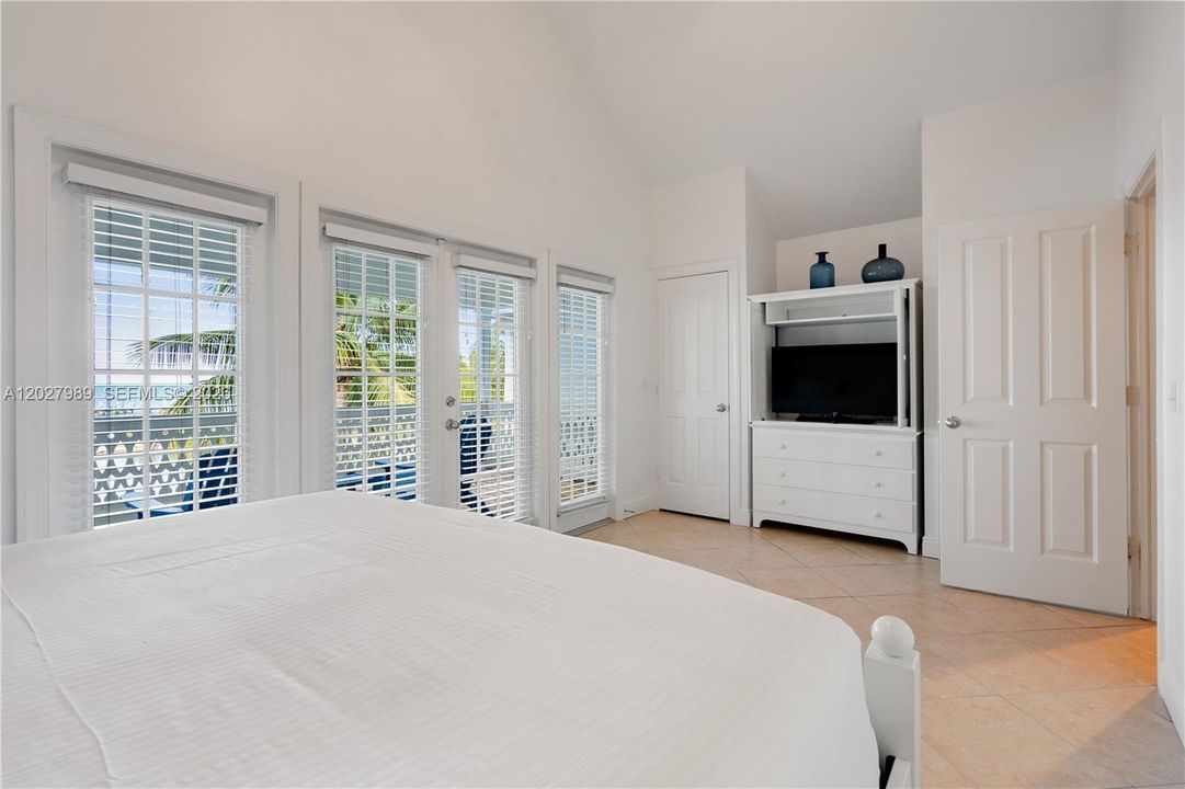 For Sale: $872,500 (3 beds, 2 baths, 1320 Square Feet)