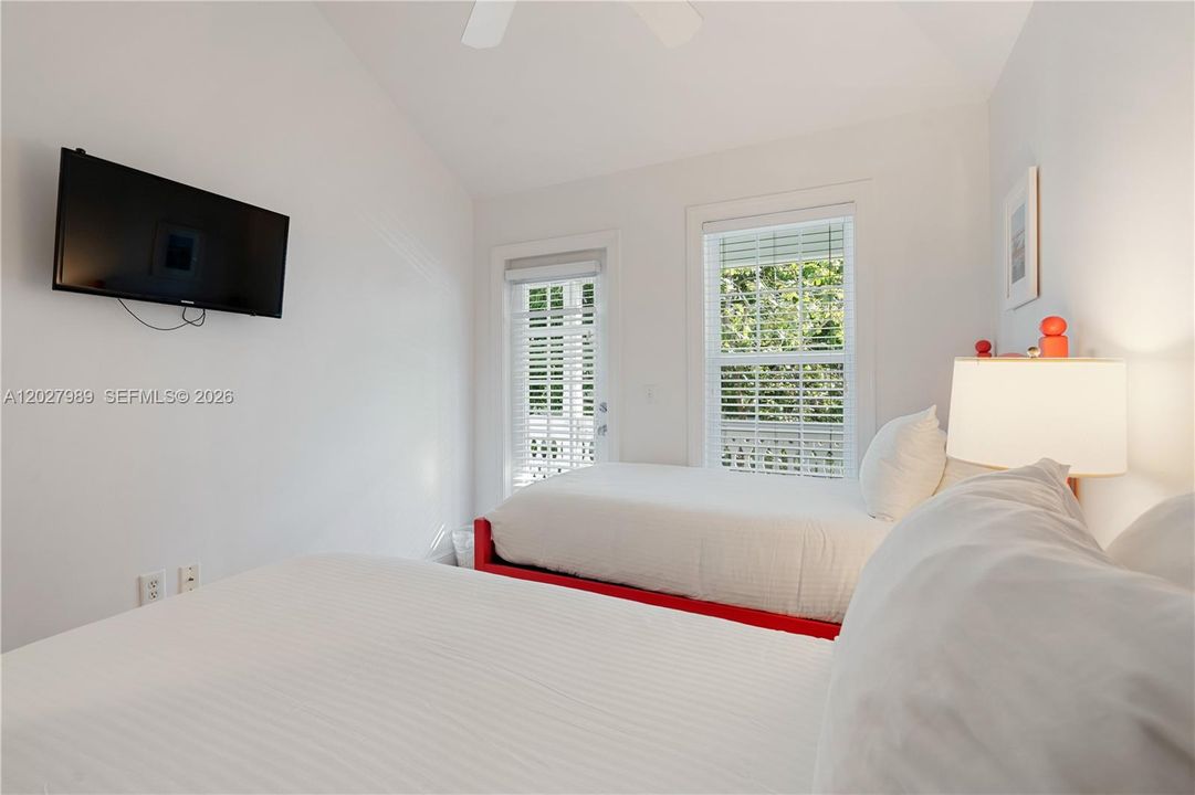 For Sale: $872,500 (3 beds, 2 baths, 1320 Square Feet)
