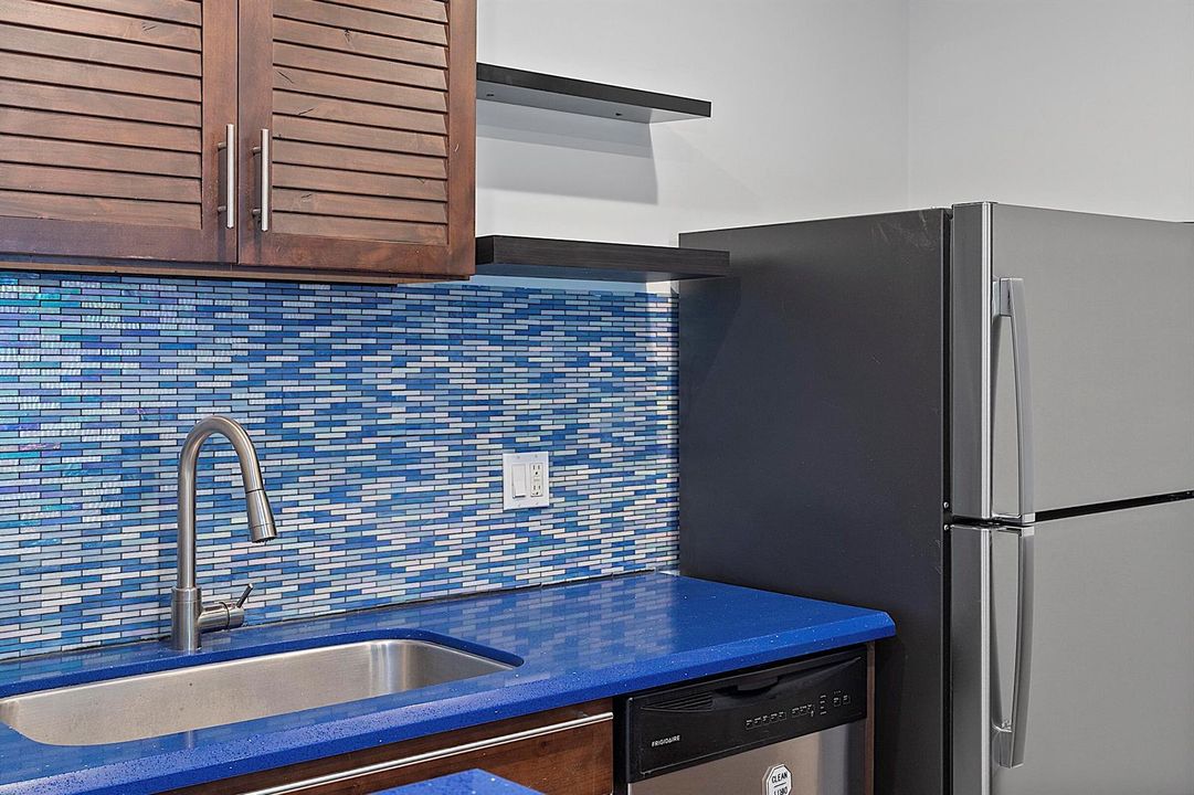 725 Hummingbird Way - #111 - 512