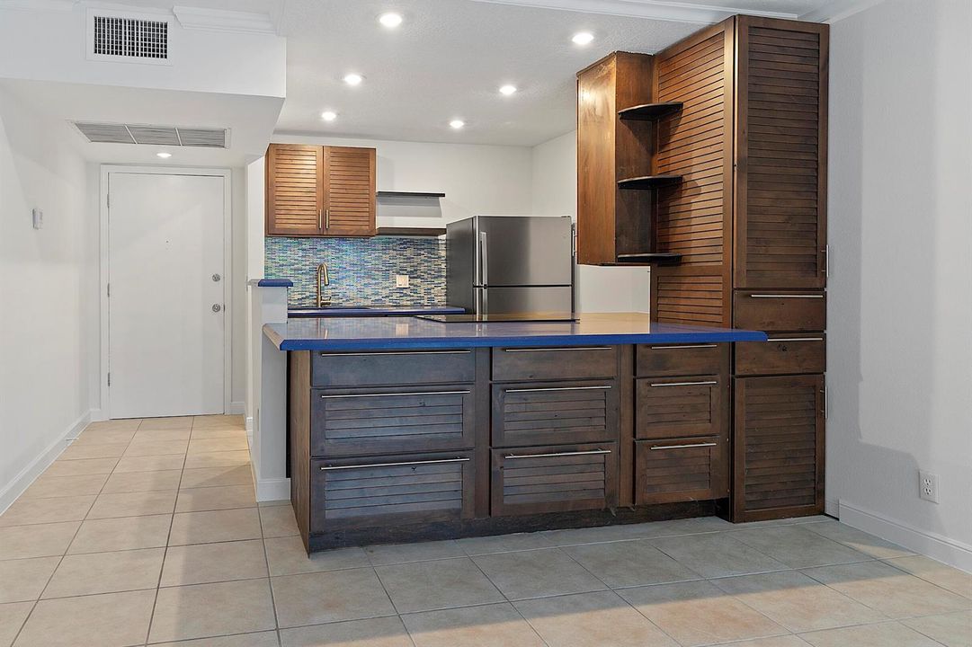 725 Hummingbird Way - #111 - 521