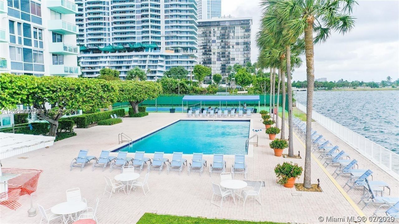 For Rent: $2,000 (0 beds, 1 baths, 440 Square Feet)