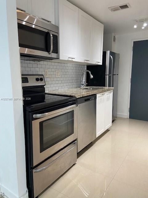 For Rent: $2,000 (0 beds, 1 baths, 440 Square Feet)