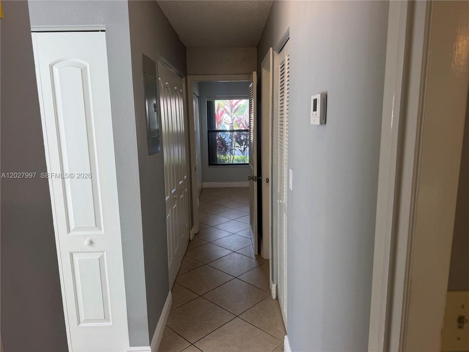 В аренду: $2,400 (2 спален, 1 ванн, 1025 Квадратных фут)