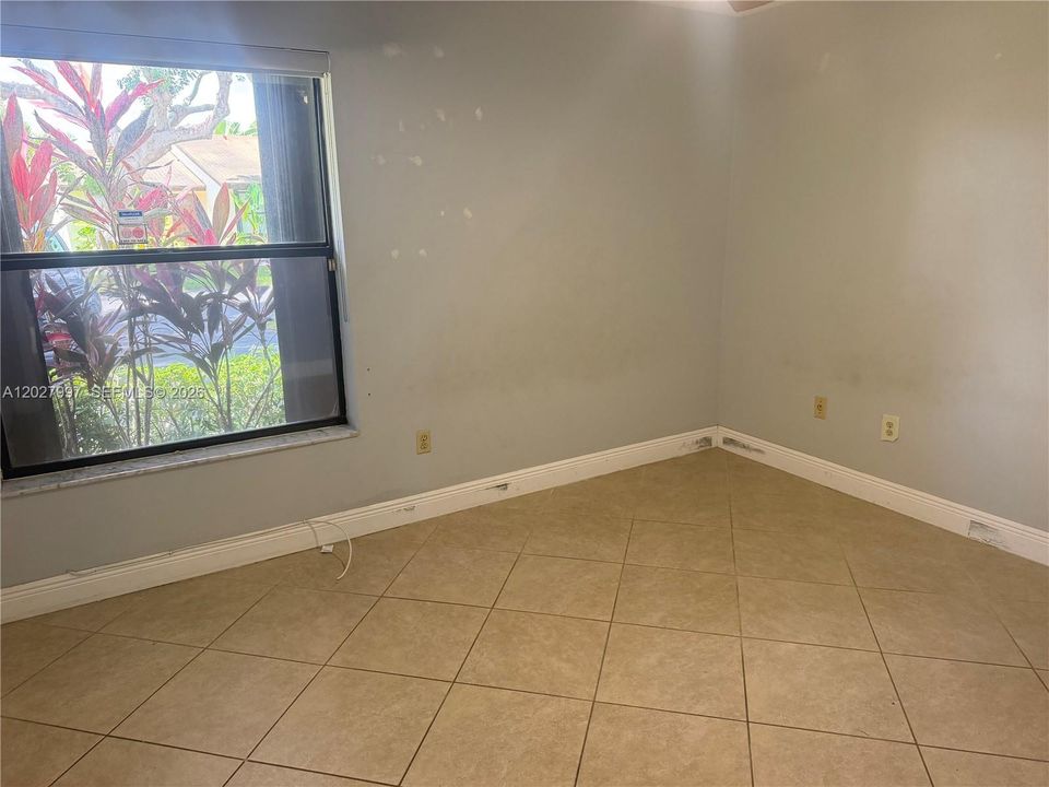 В аренду: $2,400 (2 спален, 1 ванн, 1025 Квадратных фут)