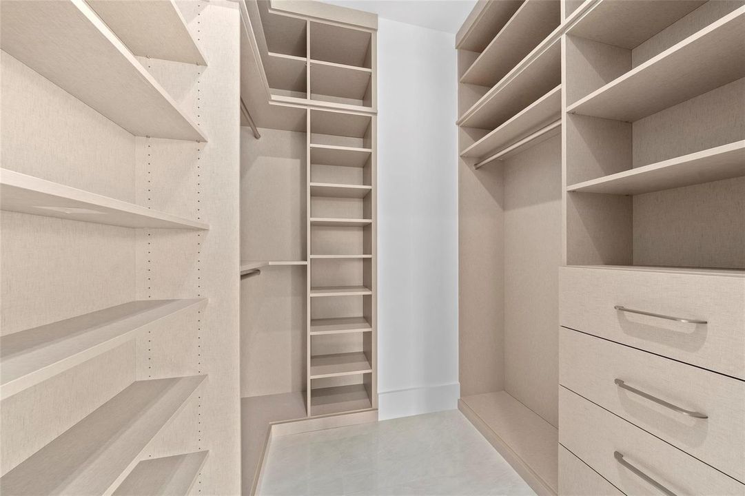 walking closet