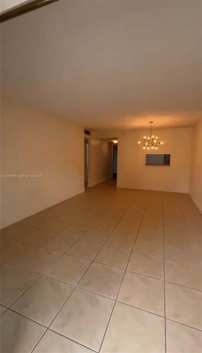 For Sale: $240,000 (1 beds, 1 baths, 810 Square Feet)