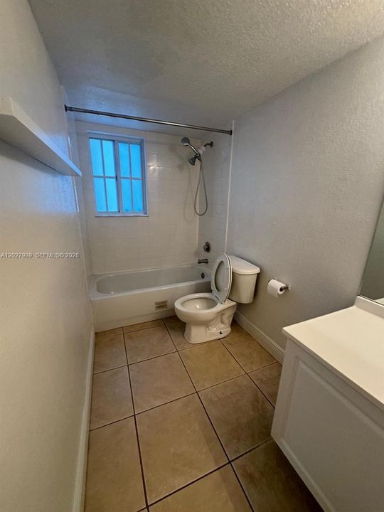 For Sale: $240,000 (1 beds, 1 baths, 810 Square Feet)