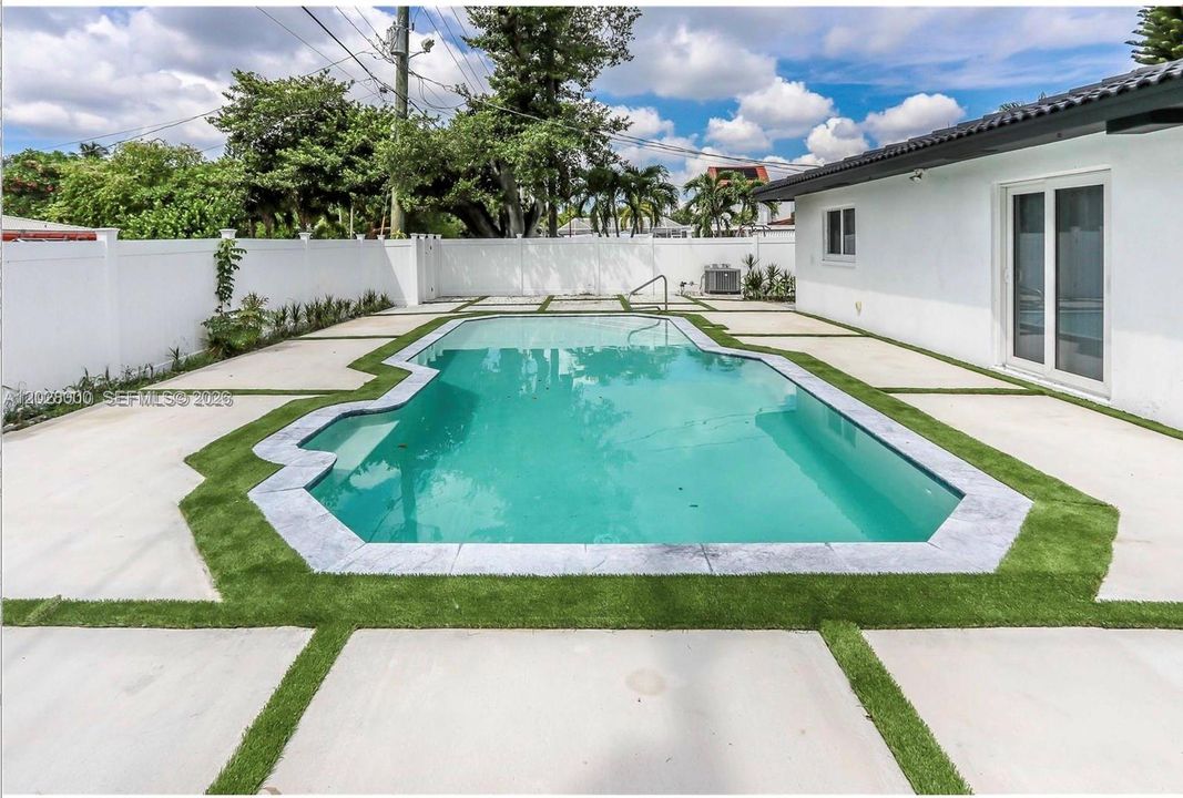 For Rent: $6,600 (5 beds, 3 baths, 2267 Square Feet)