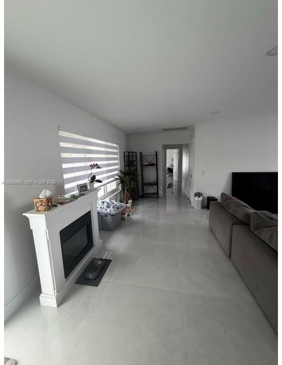 For Rent: $6,600 (5 beds, 3 baths, 2267 Square Feet)