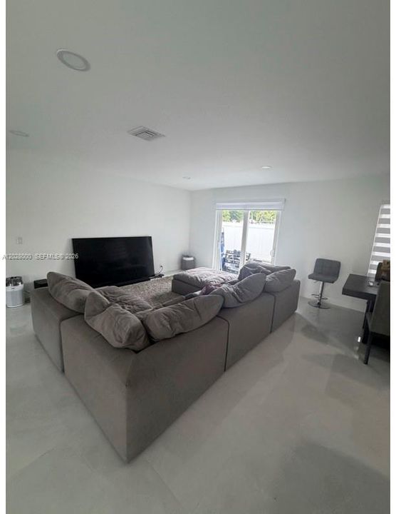 For Rent: $6,600 (5 beds, 3 baths, 2267 Square Feet)