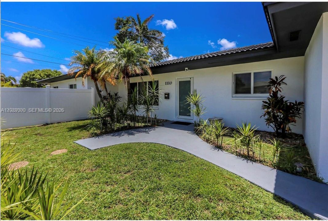 For Rent: $6,600 (5 beds, 3 baths, 2267 Square Feet)