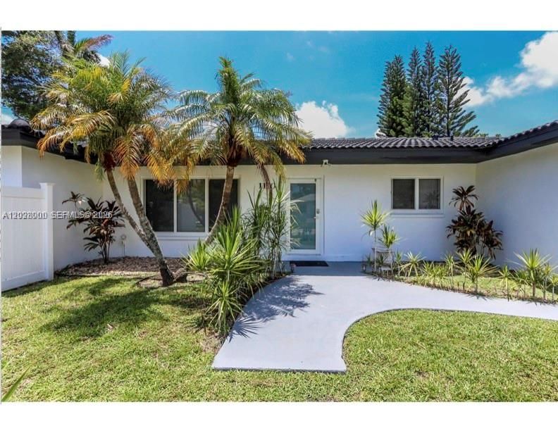For Rent: $6,600 (5 beds, 3 baths, 2267 Square Feet)