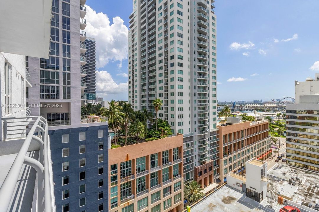 For Rent: $3,490 (2 beds, 2 baths, 1041 Square Feet)
