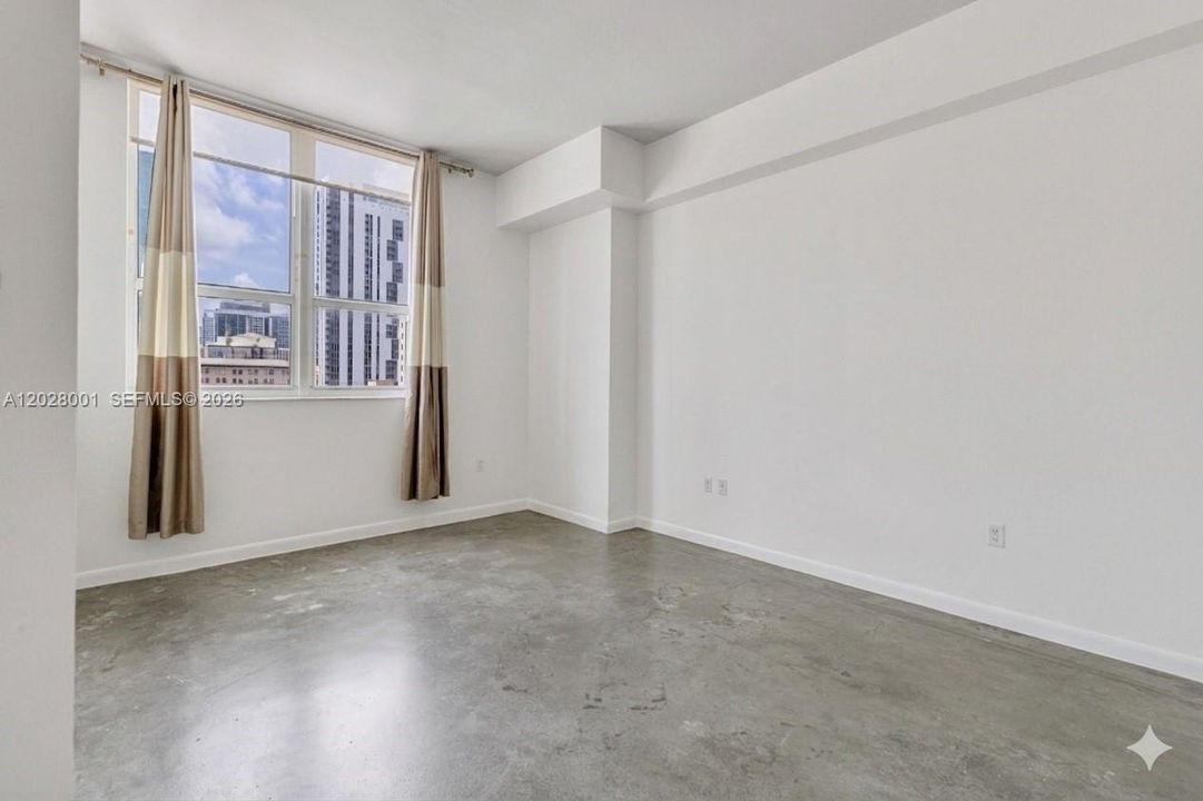 2nd Bedroom with lots of light!