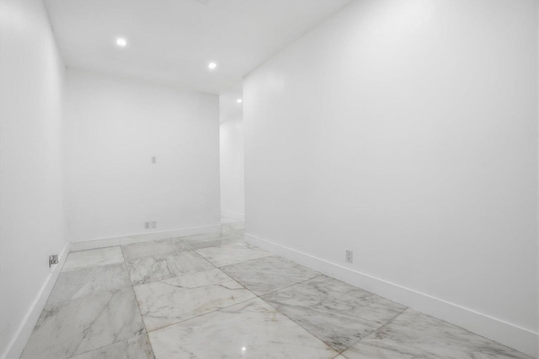 09-20125 NE 16th Pl_017
