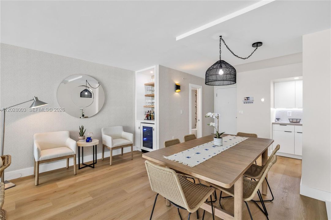 For Rent: $5,500 (1 beds, 1 baths, 812 Square Feet)