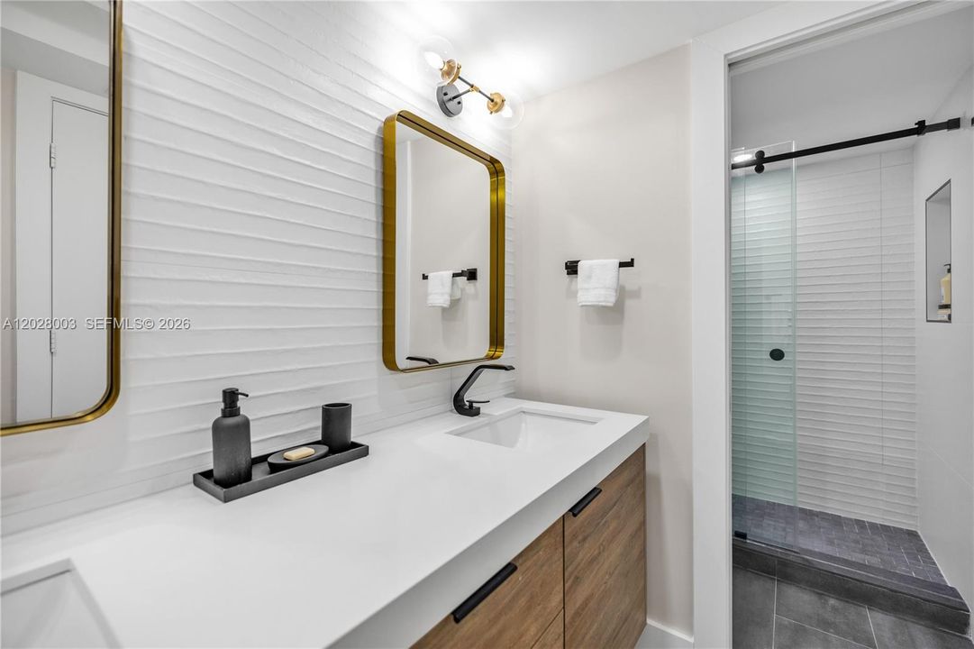 For Rent: $5,500 (1 beds, 1 baths, 812 Square Feet)