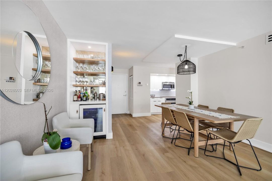 For Rent: $5,500 (1 beds, 1 baths, 812 Square Feet)