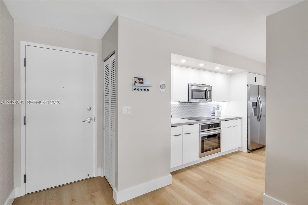 For Rent: $5,500 (1 beds, 1 baths, 812 Square Feet)