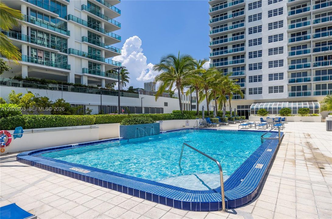 For Rent: $5,500 (1 beds, 1 baths, 812 Square Feet)