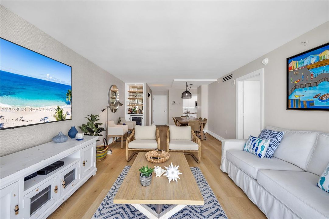For Rent: $5,500 (1 beds, 1 baths, 812 Square Feet)