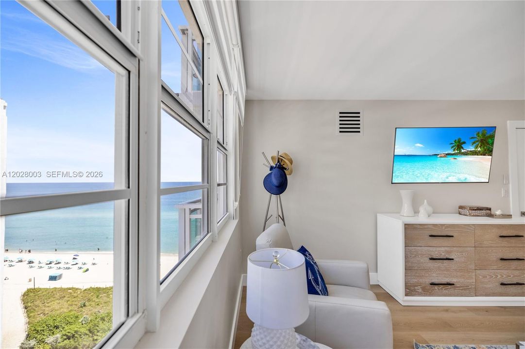 For Rent: $5,500 (1 beds, 1 baths, 812 Square Feet)