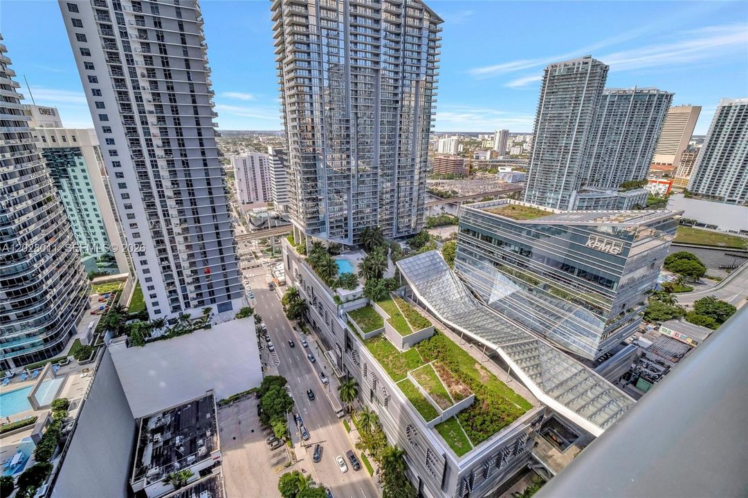 For Rent: $7,700 (3 beds, 3 baths, 1450 Square Feet)
