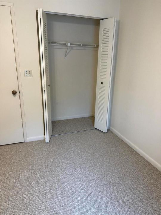 GUEST BED CLOSET