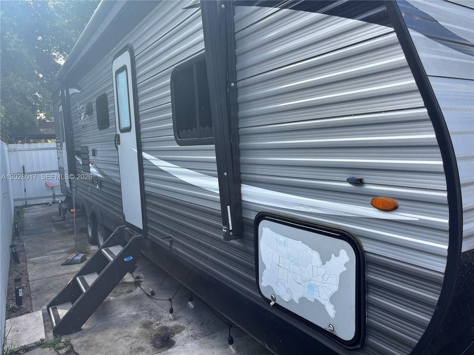 For Rent: $1,200 (2 beds, 1 baths, 594 Square Feet)