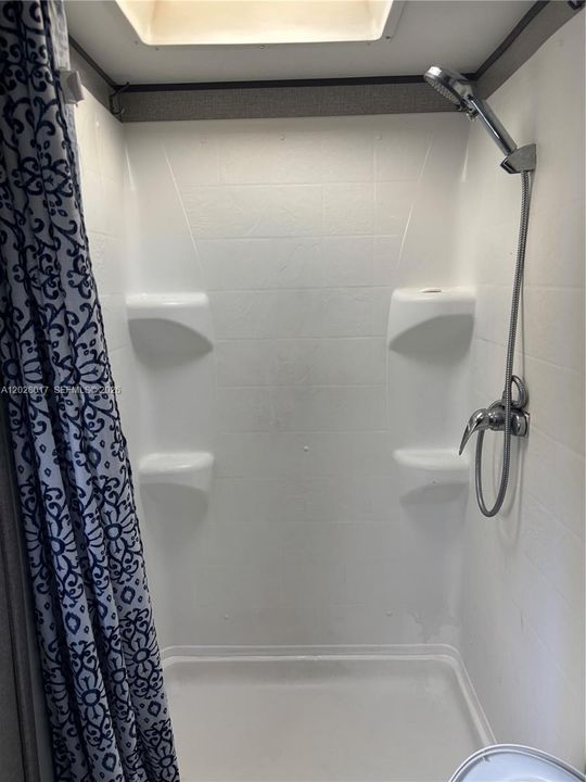 For Rent: $1,200 (2 beds, 1 baths, 594 Square Feet)