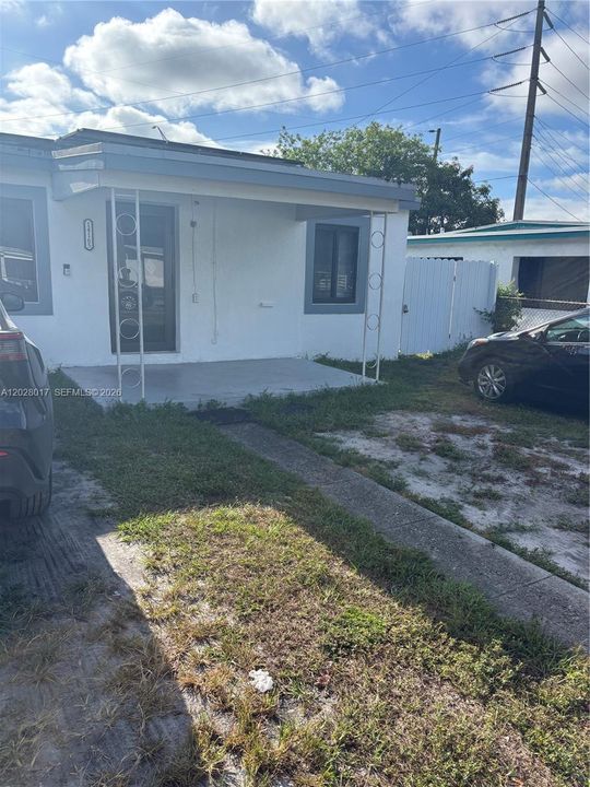 For Rent: $1,200 (2 beds, 1 baths, 594 Square Feet)