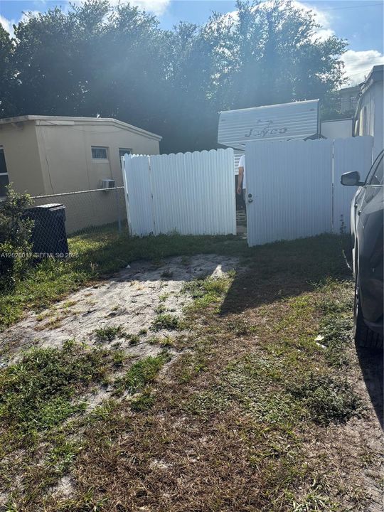 For Rent: $1,200 (2 beds, 1 baths, 594 Square Feet)