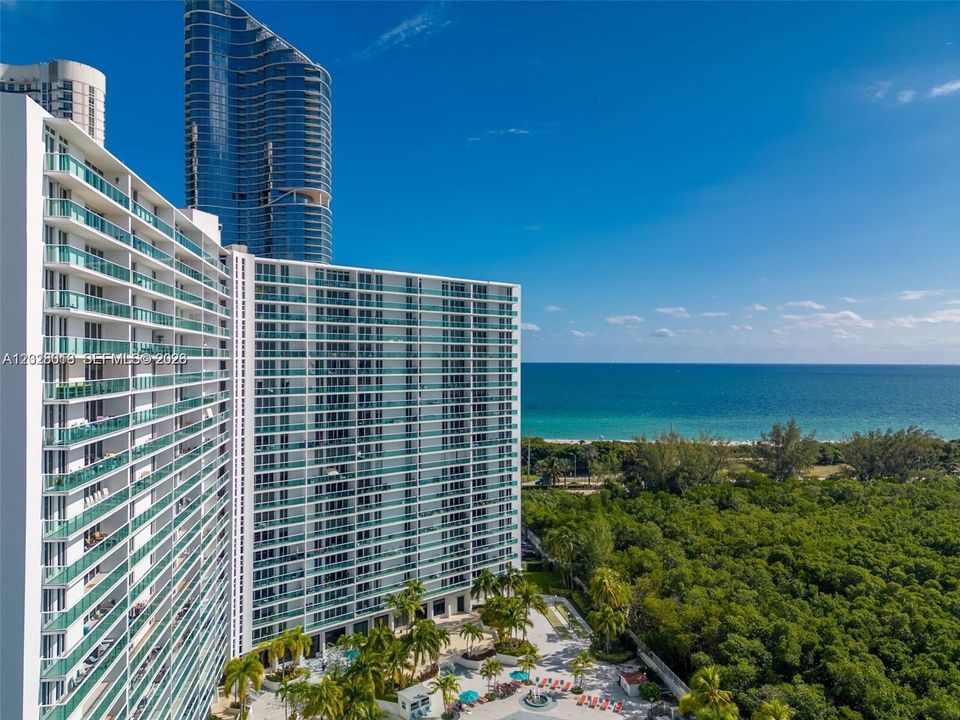 For Rent: $2,750 (1 beds, 1 baths, 991 Square Feet)