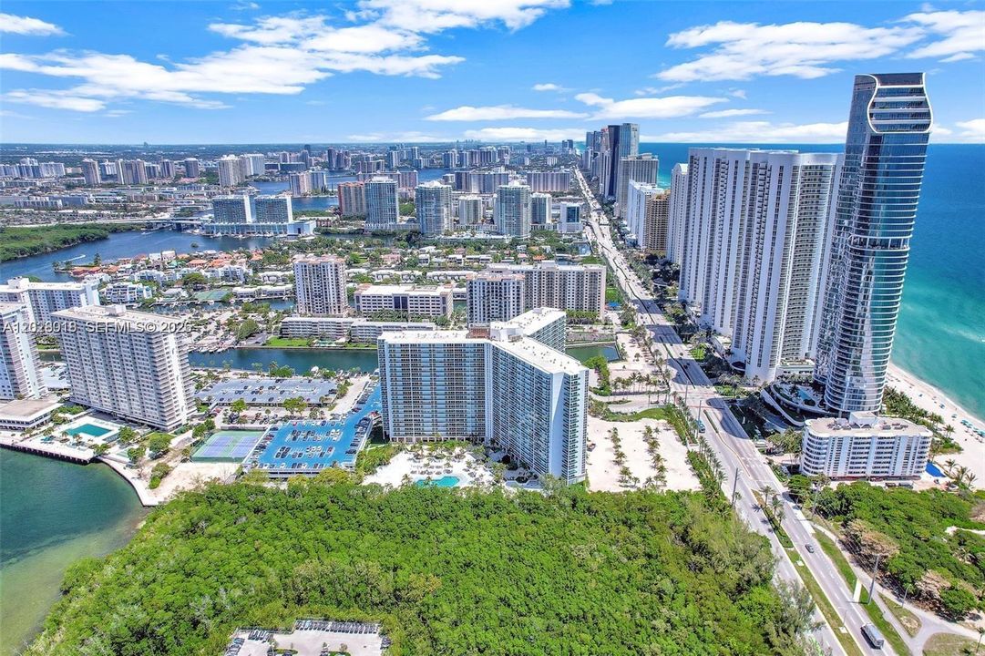 For Rent: $2,750 (1 beds, 1 baths, 991 Square Feet)