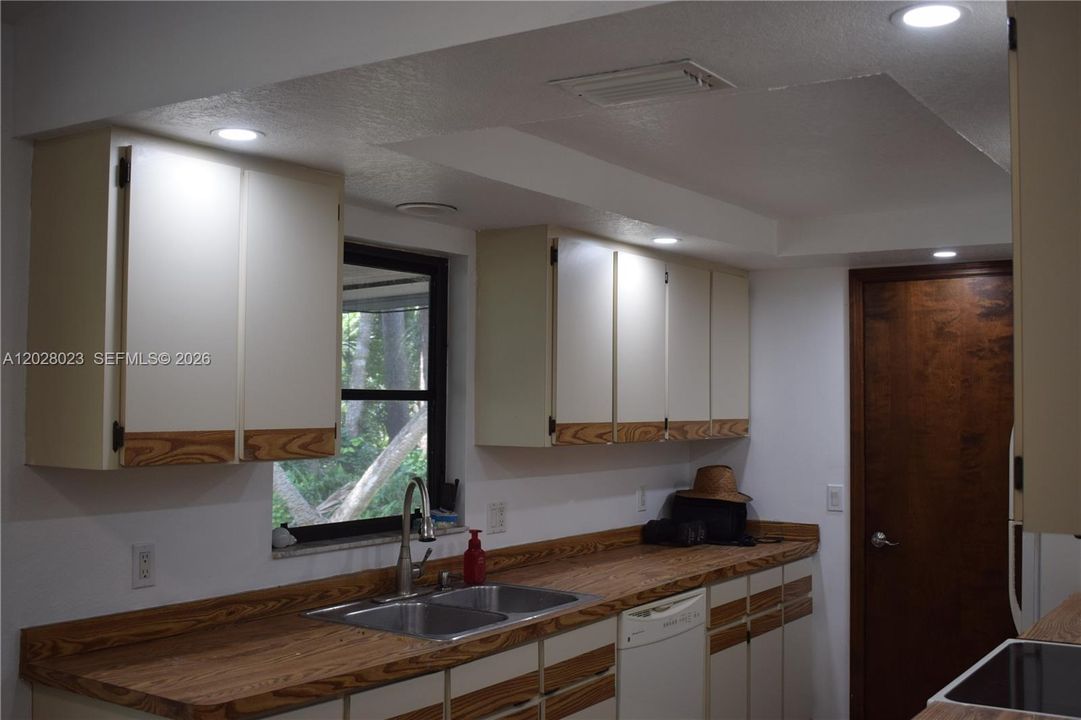 For Rent: $1,950 (3 beds, 2 baths, 0 Square Feet)
