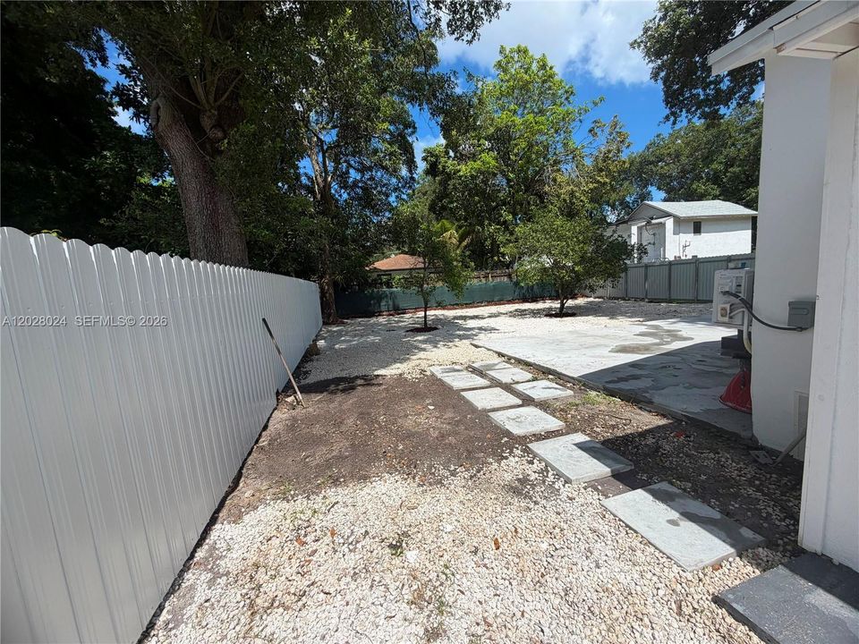 For Sale: $629,000 (3 beds, 2 baths, 1135 Square Feet)