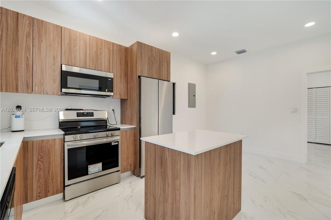 For Sale: $629,000 (3 beds, 2 baths, 1135 Square Feet)