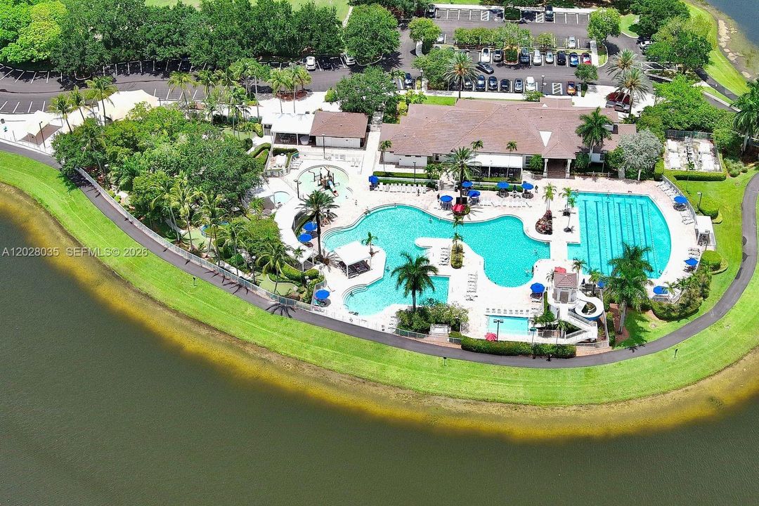 For Sale: $1,750,000 (6 beds, 4 baths, 3894 Square Feet)