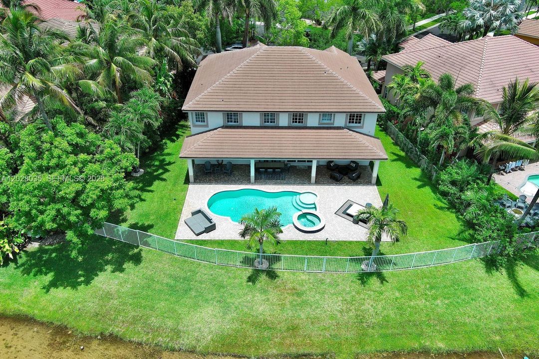 For Sale: $1,750,000 (6 beds, 4 baths, 3894 Square Feet)