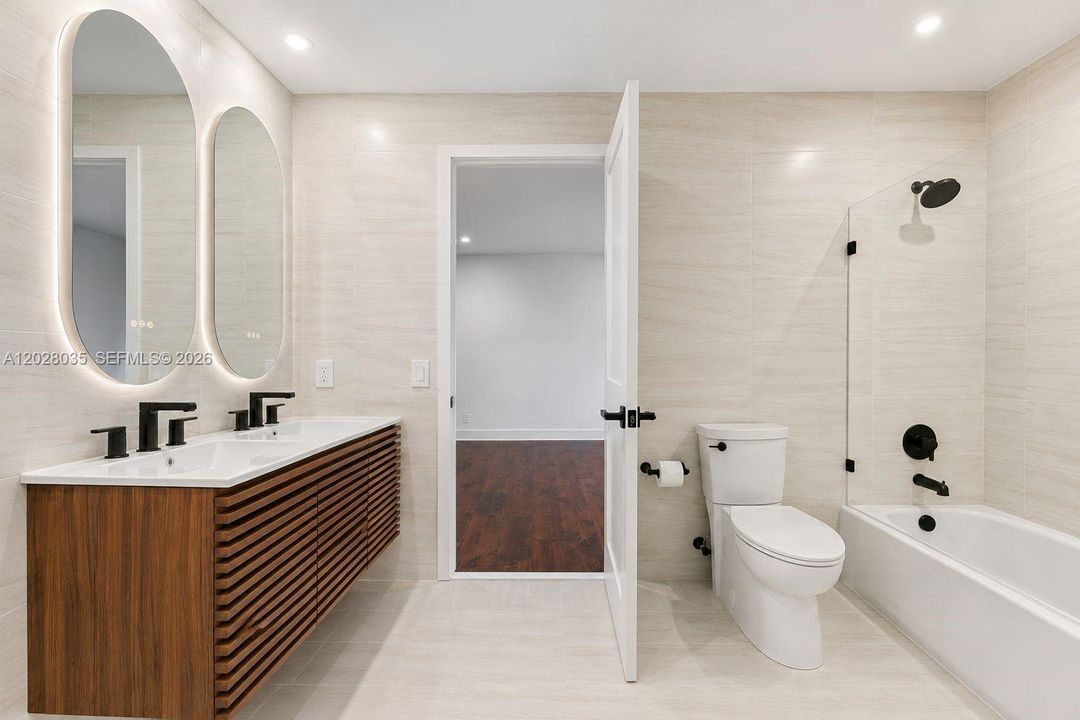 For Sale: $1,750,000 (6 beds, 4 baths, 3894 Square Feet)
