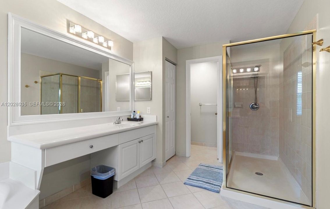 For Sale: $1,750,000 (6 beds, 4 baths, 3894 Square Feet)