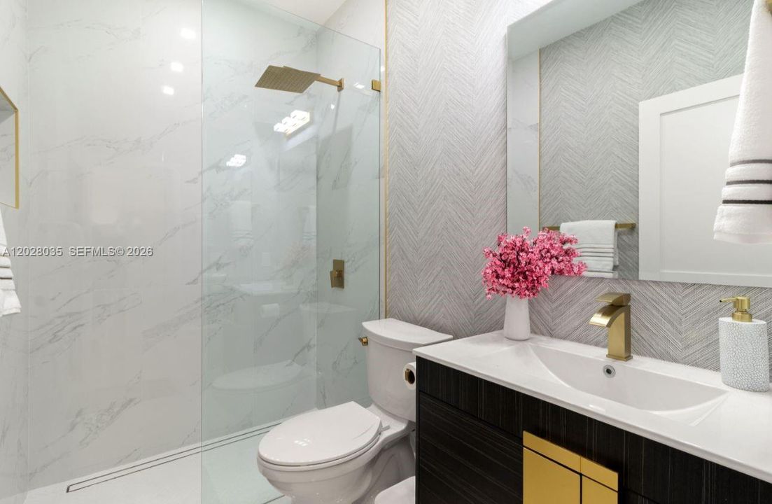 For Sale: $1,750,000 (6 beds, 4 baths, 3894 Square Feet)