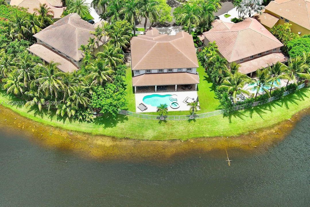 For Sale: $1,750,000 (6 beds, 4 baths, 3894 Square Feet)