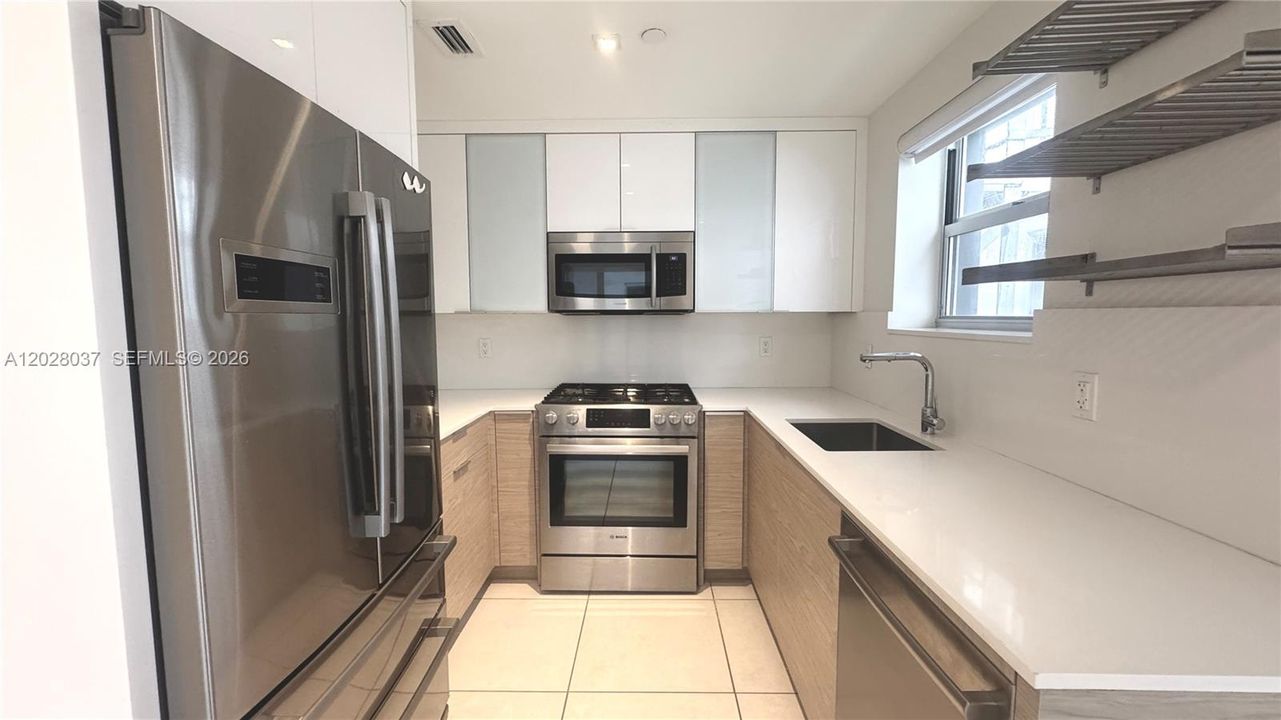 Recientemente alquilado: $4,350 (2 camas, 2 baños, 1350 Pies cuadrados)