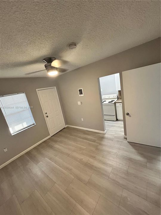 For Rent: $1,300 (1 beds, 1 baths, 600 Square Feet)