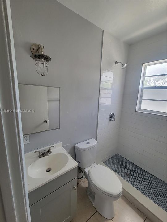 For Rent: $1,300 (1 beds, 1 baths, 600 Square Feet)